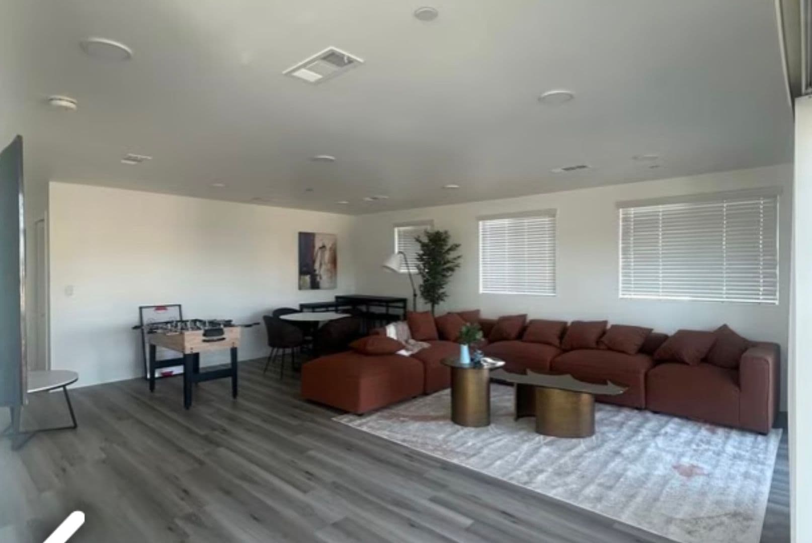 Los Angeles Apartment: 3653 Halldale Ave