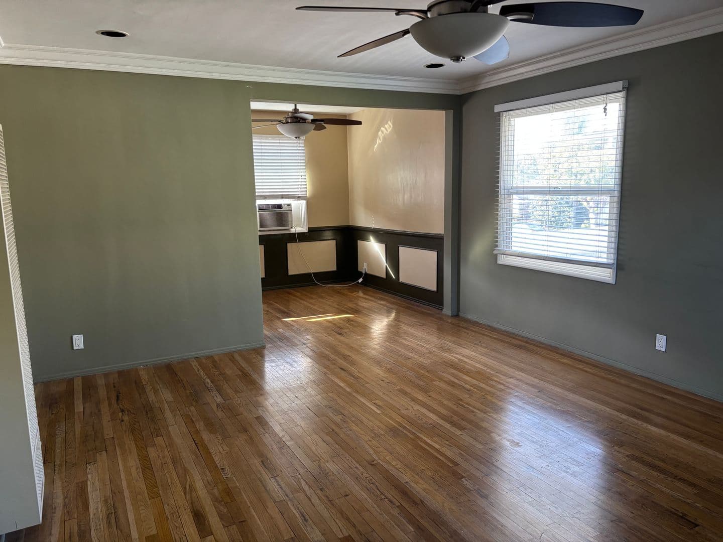 Burbank Apartment: 3718 W Chandler Blvd