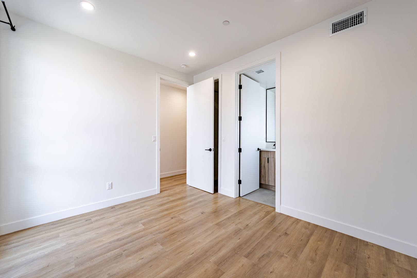 Los Angeles Apartment: 4514 Lomita St