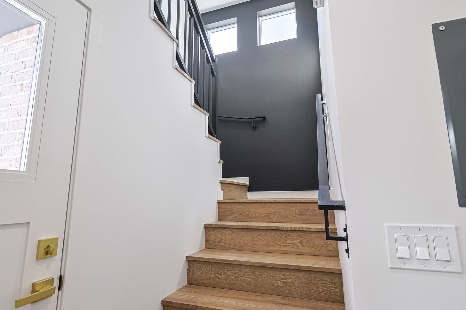 Los Angeles Apartment: 1227 N June St