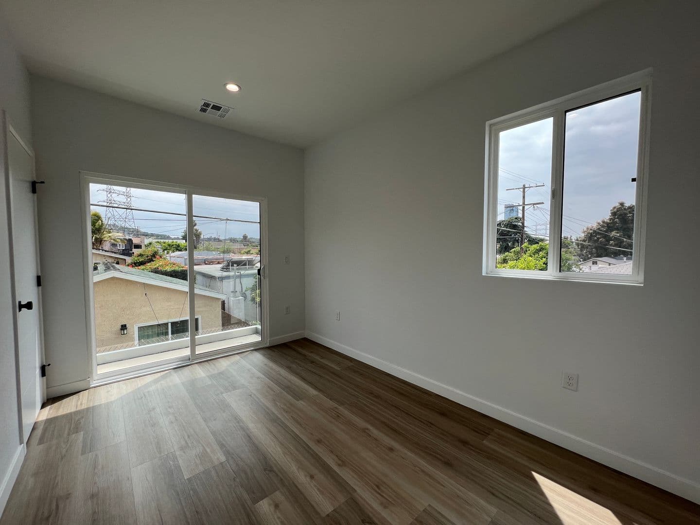Los Angeles Apartment: 5526 Blackwelder St
