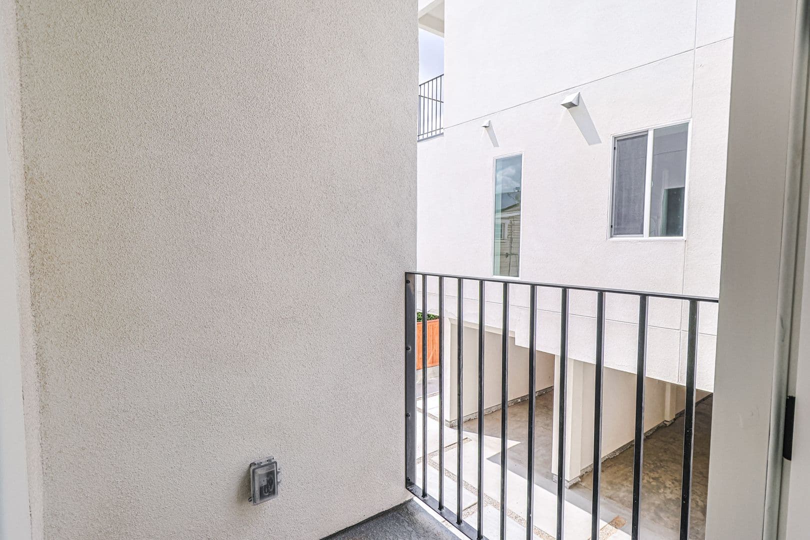Los Angeles Apartment: 161 S Hoover St