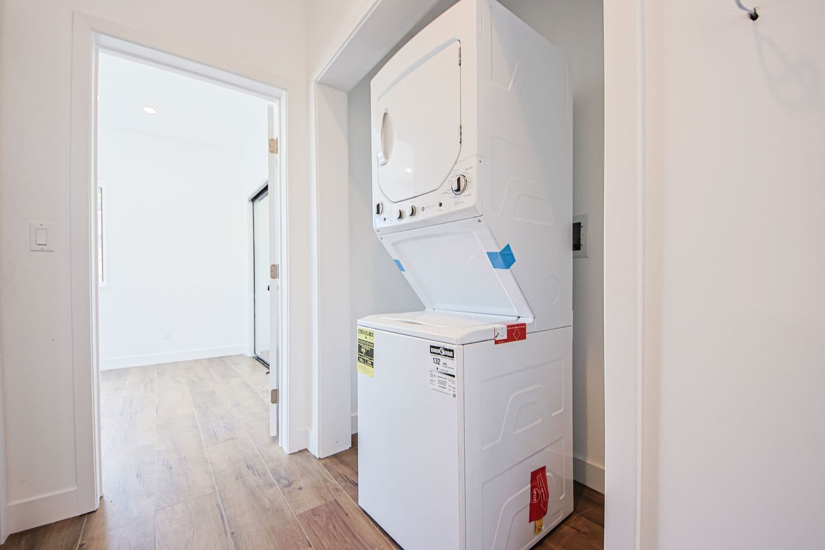 North Hollywood Apartment: 6455 Troost Ave