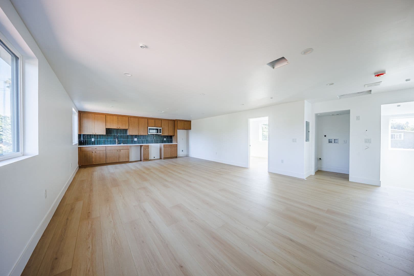 Los Angeles Apartment: 3442 West Blvd