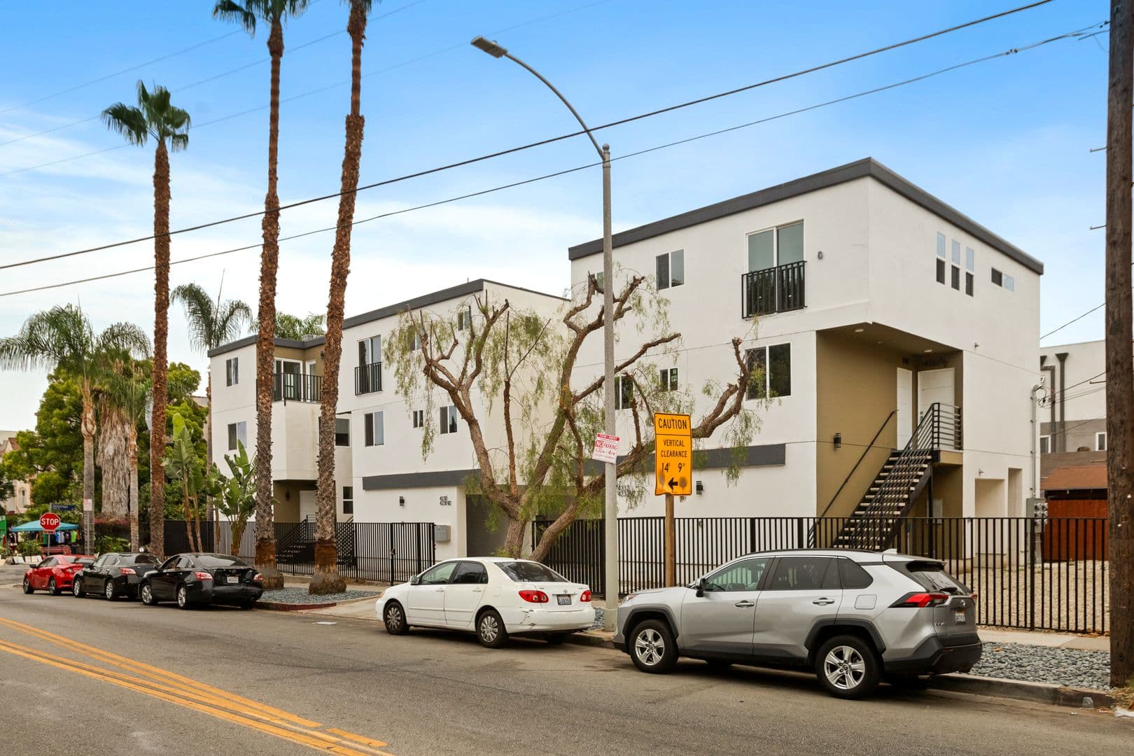 Los Angeles Apartment: 443 N Heliotrope Dr