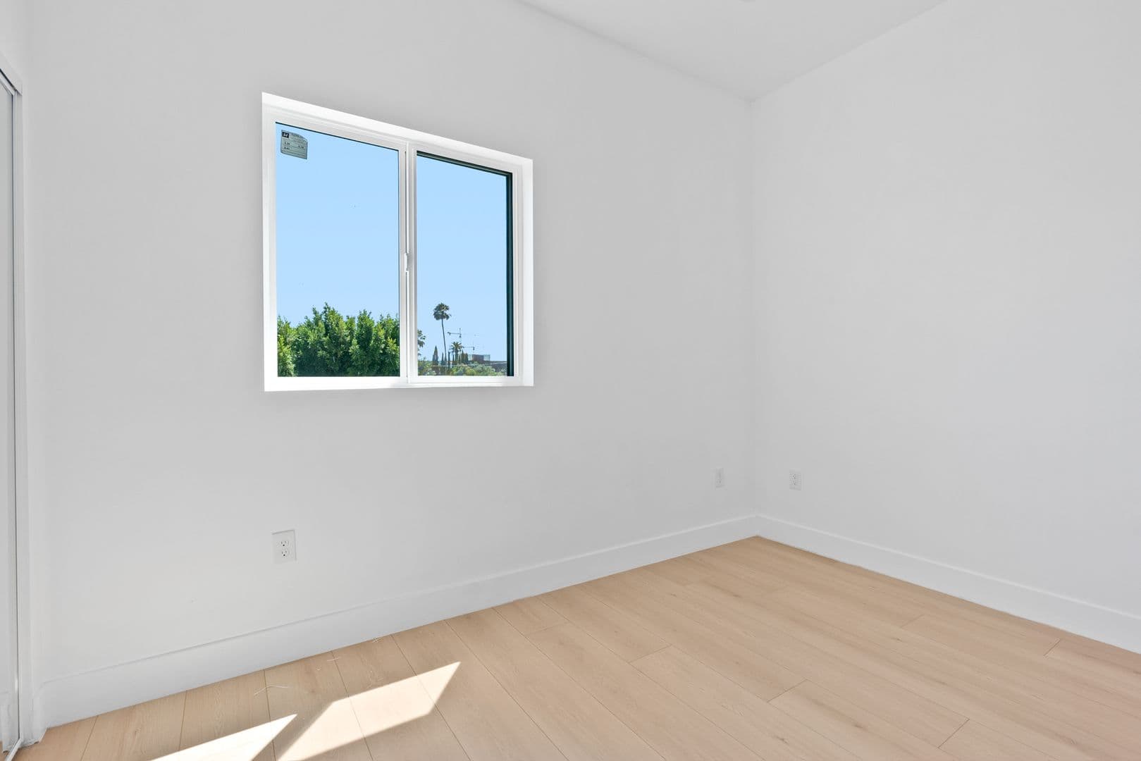 Los Angeles Townhome: 2637 S Garth Ave
