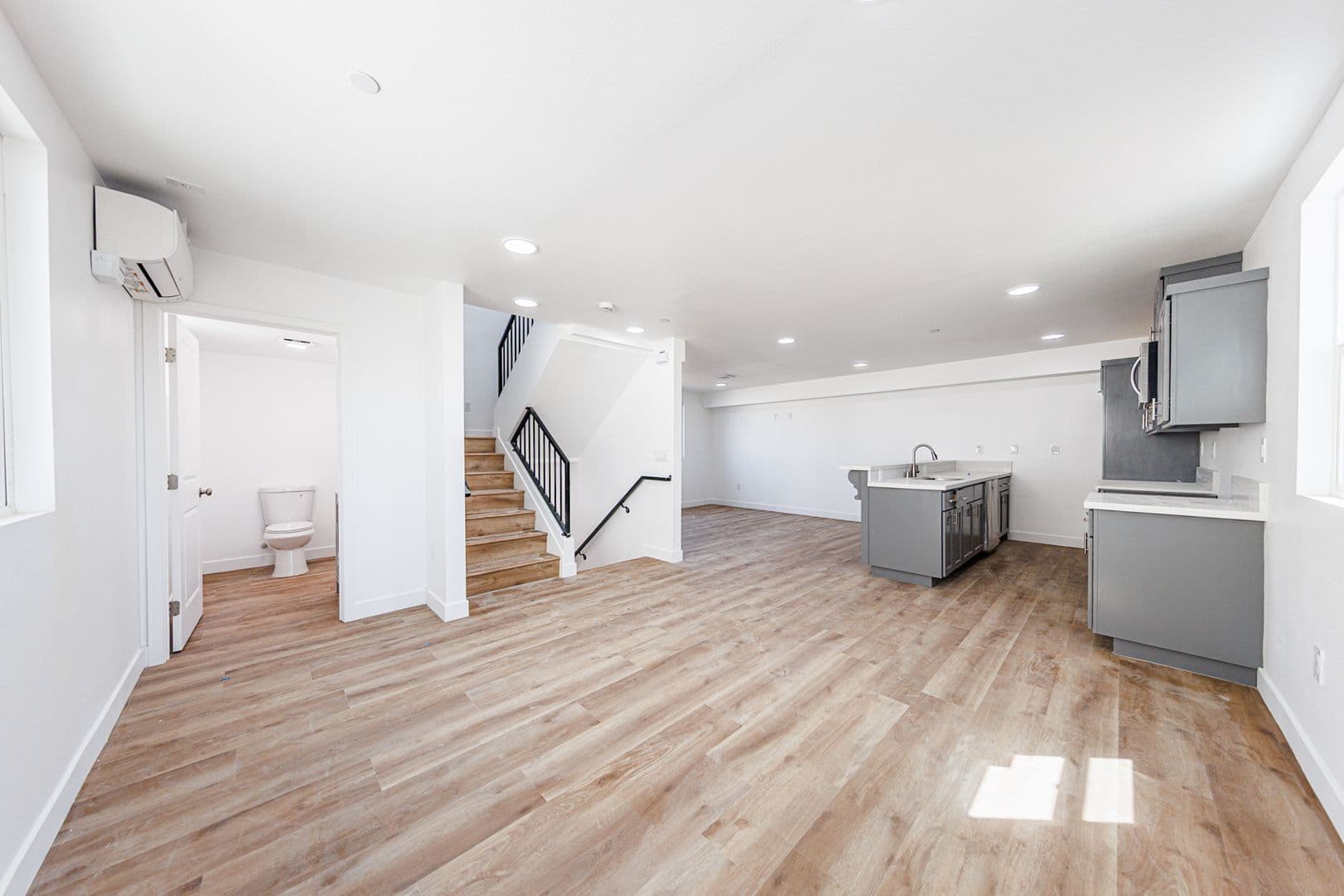 Los Angeles Townhome: 5327 Geer St
