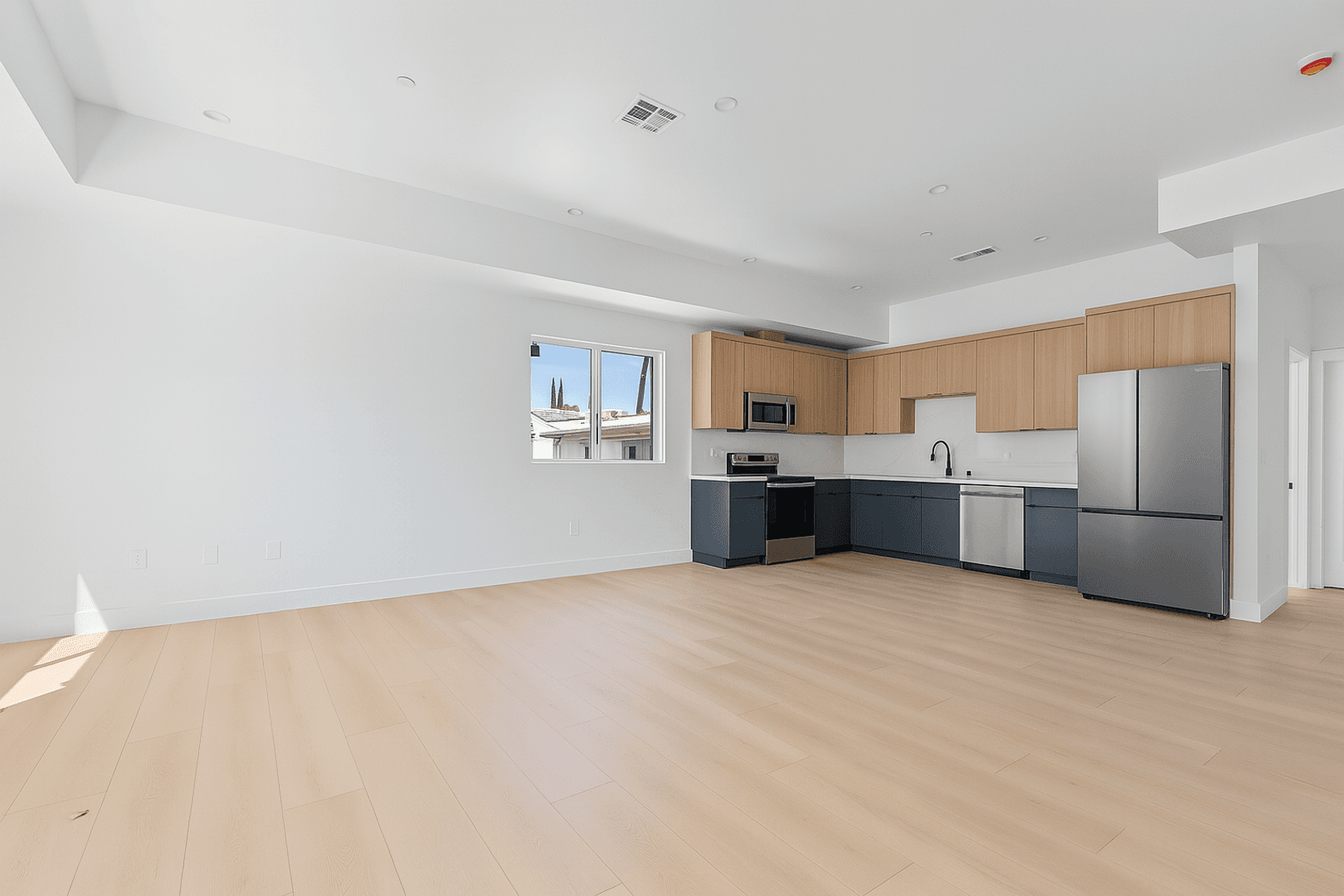 Los Angeles Townhome: 2637 S Garth Ave