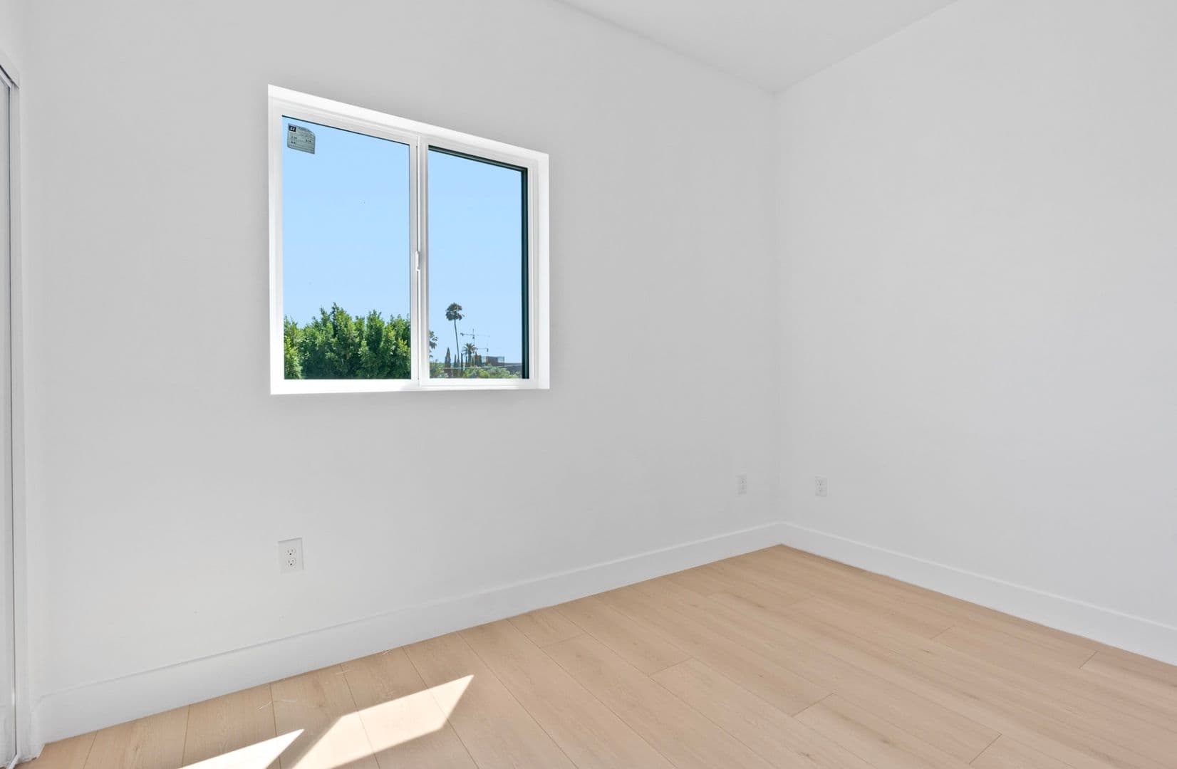Los Angeles Townhome: 2637 S Garth Ave