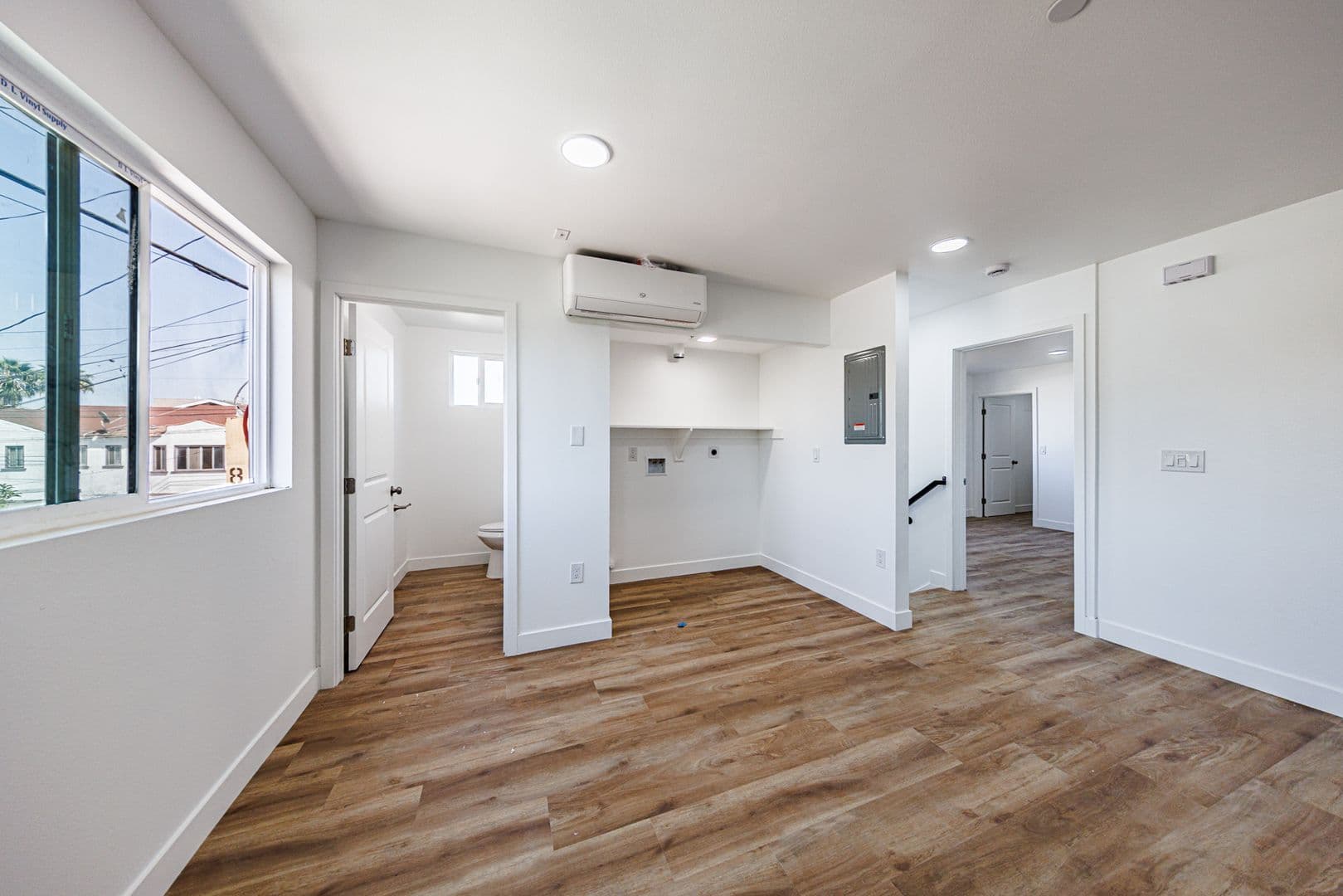 Los Angeles Townhome: 5327 Geer St