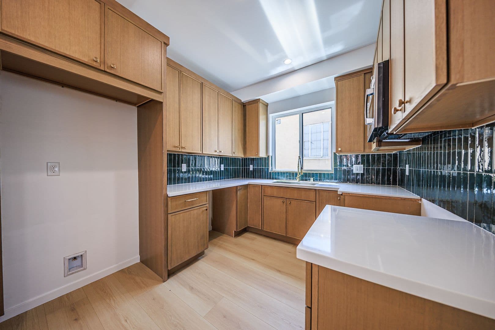Los Angeles Apartment: 1259 S. Longwood Ave