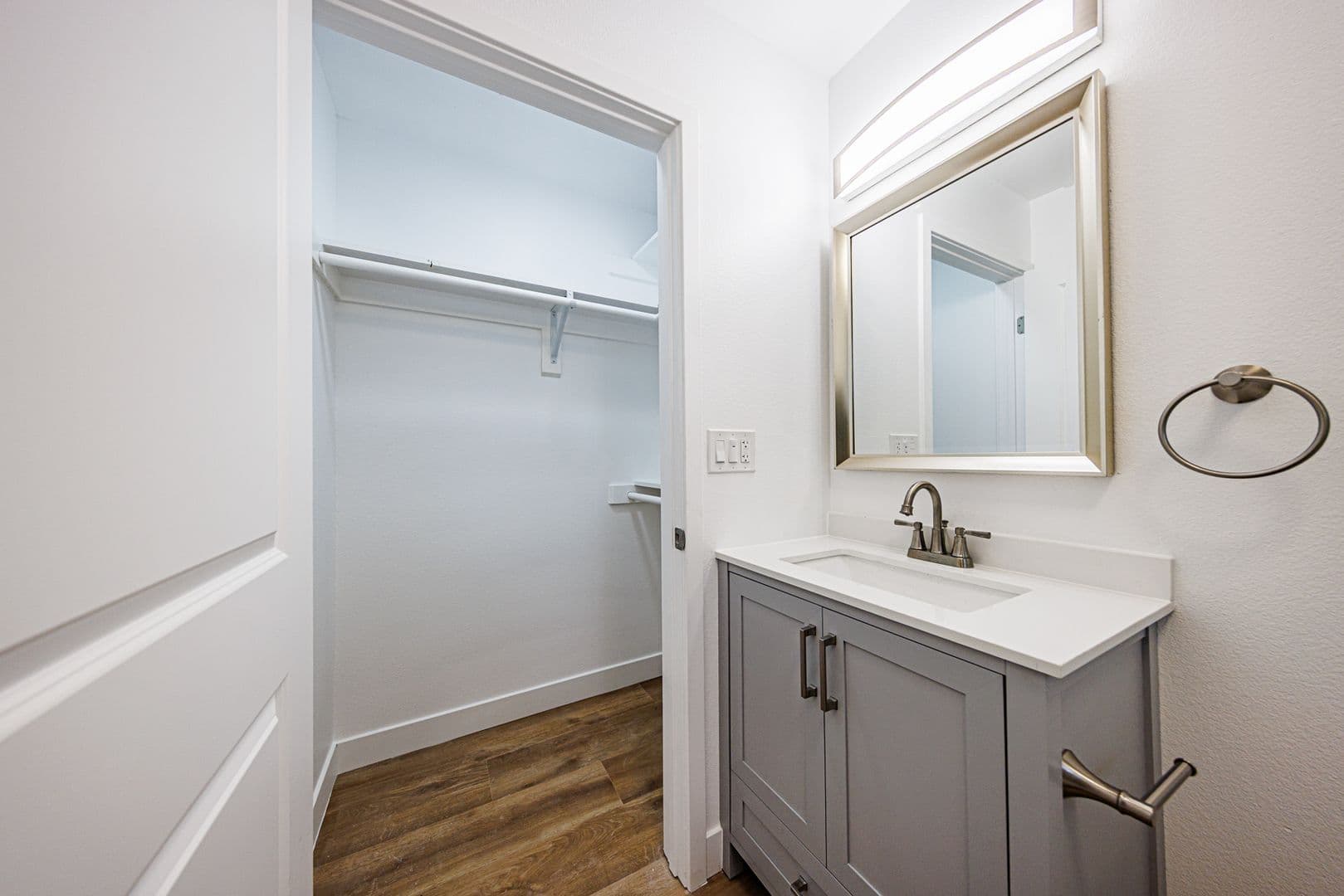 Los Angeles Townhome: 5327 Geer St