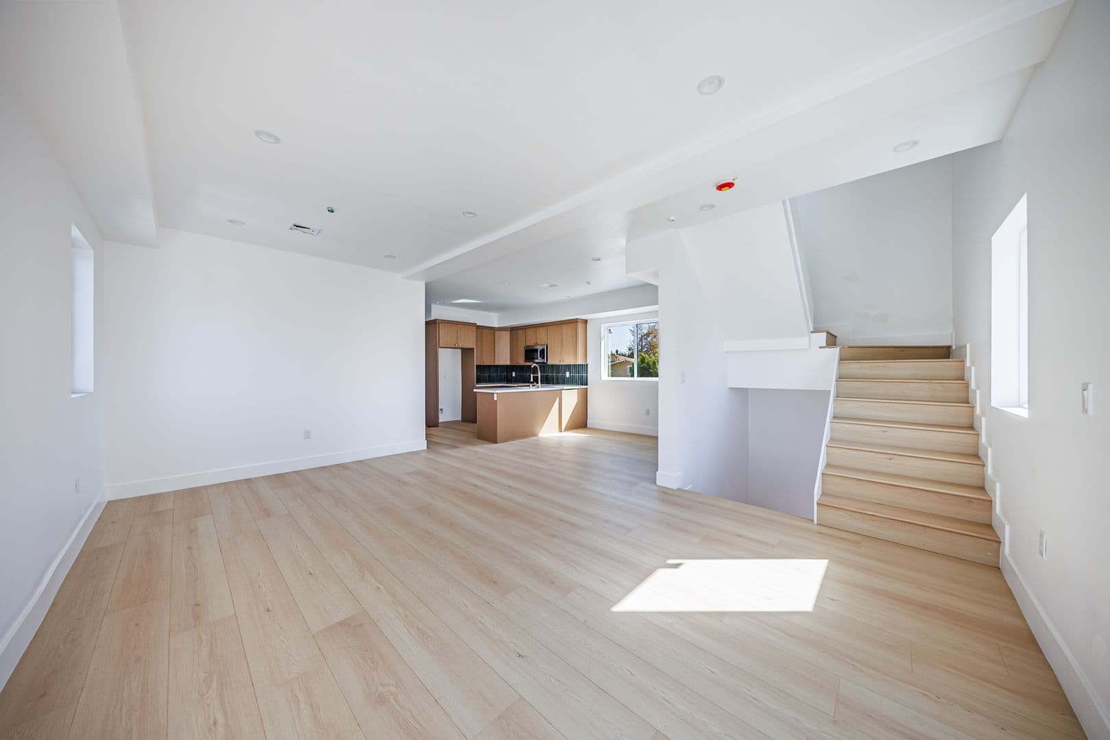 Los Angeles Apartment: 3442 West Blvd