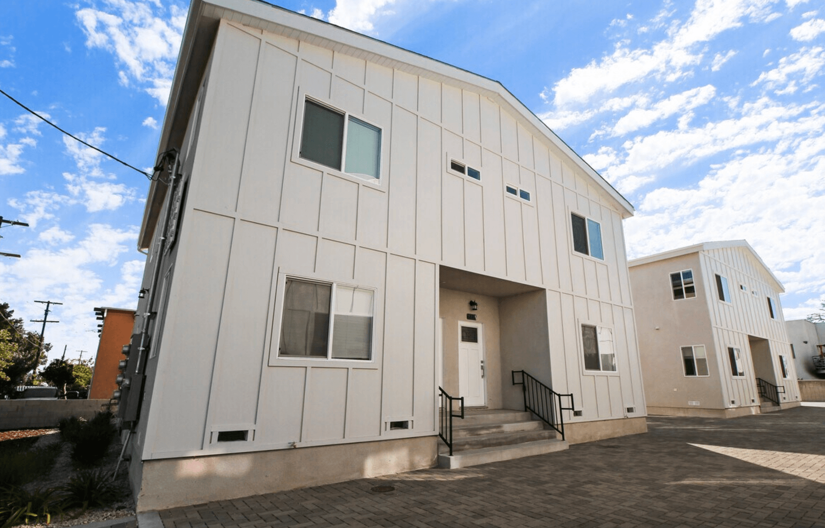 North Hollywood Apartment: 6841 Radford Ave