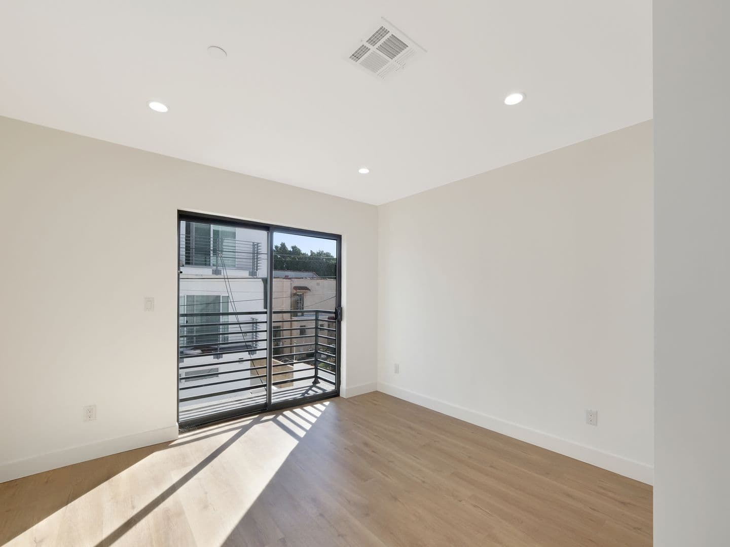 Los Angeles Apartment: 1856 S. Redondo Blvd