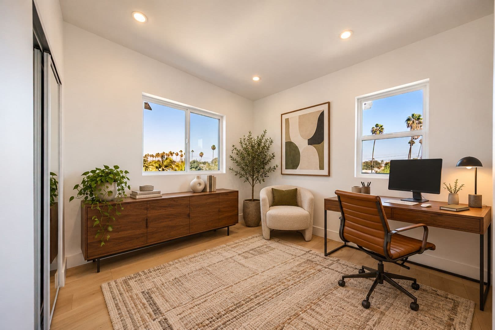 Los Angeles Apartment: 3442 West Blvd