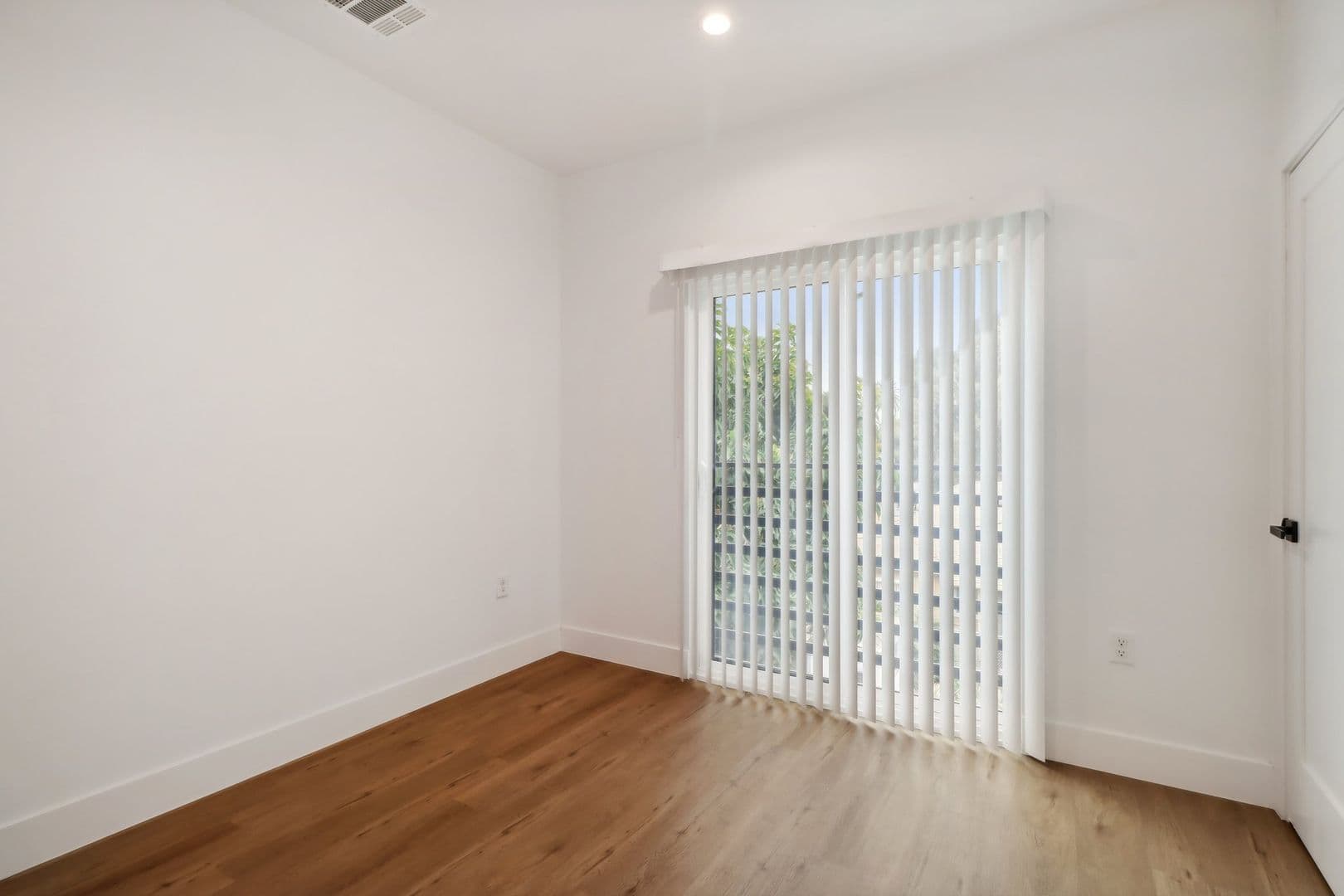 Los Angeles Apartment: 4512 St. Elmo Dr