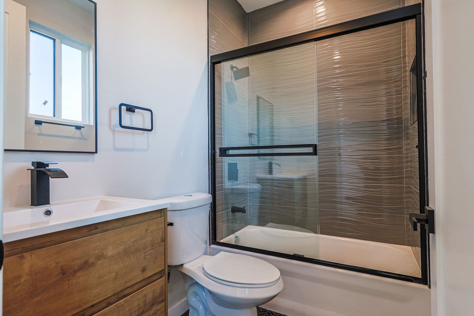 Los Angeles Apartment: 5517 Glennie Ln