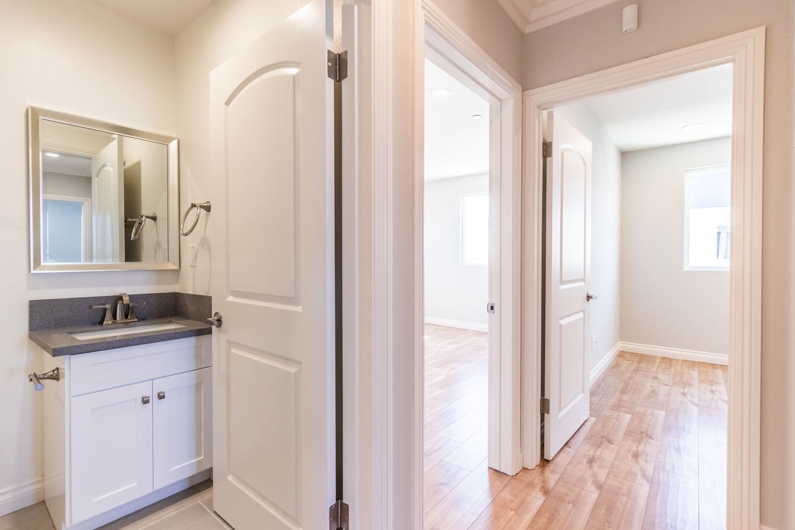 Los Angeles Apartment: 1737 S Longwood Ave