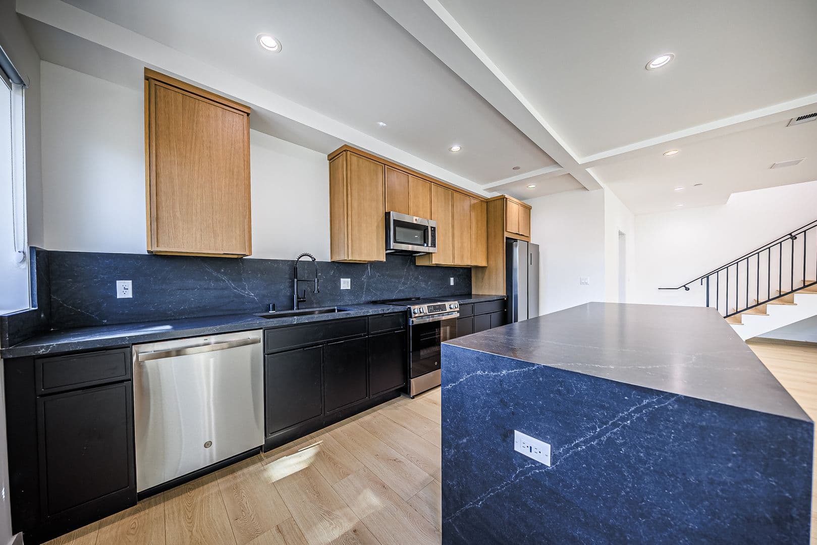 Los Angeles Apartment: 1021 S. Citrus Ave.
