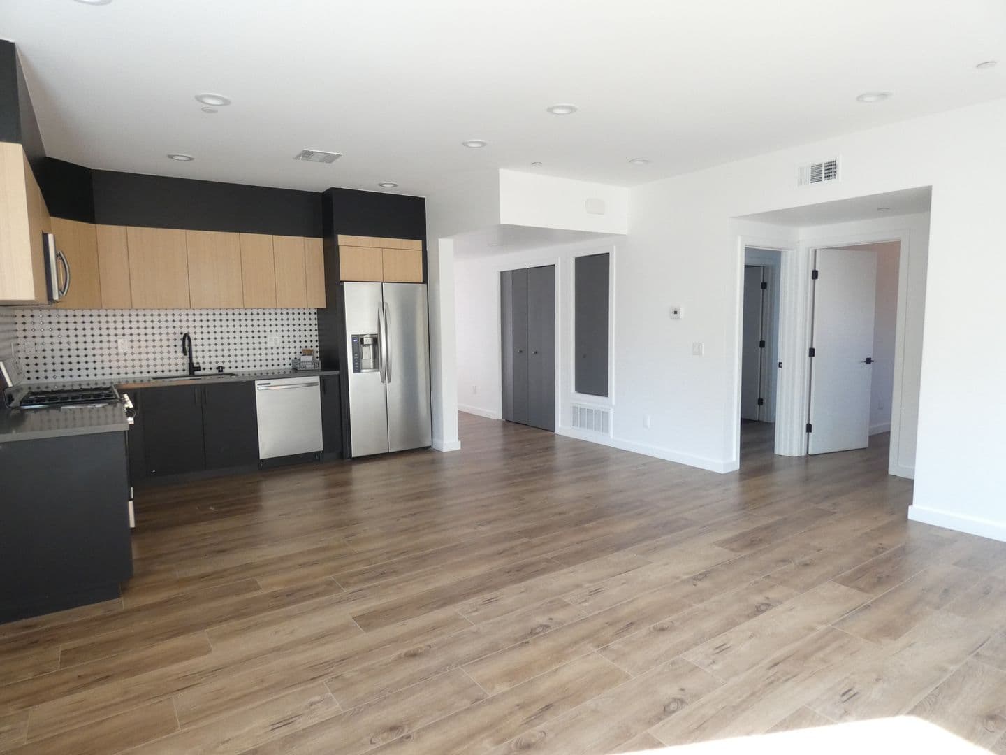 North Hollywood Apartment: 6034 Craner Ave