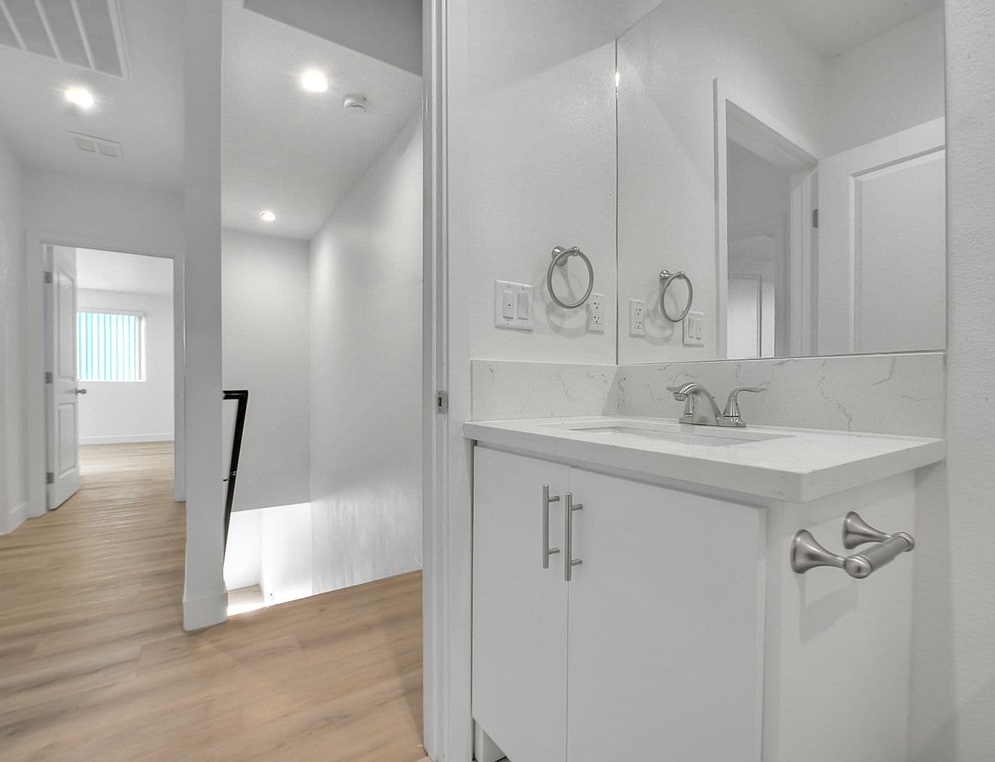 North Hollywood Apartment: 5850 Vineland Ave