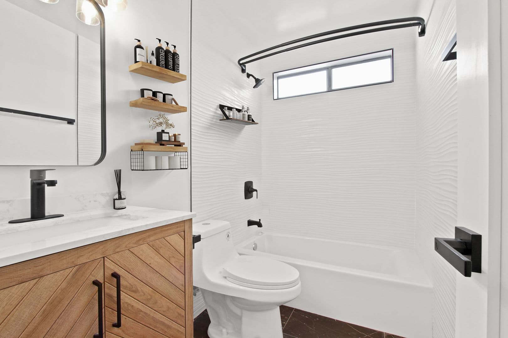 Hawthorne Apartment: 14112 Yukon Ave