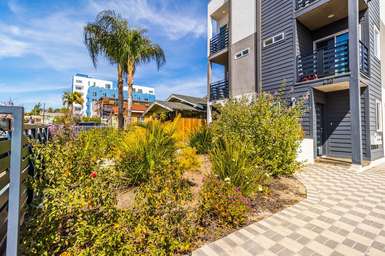 Los Angeles Apartment: 620 N Serrano Ave