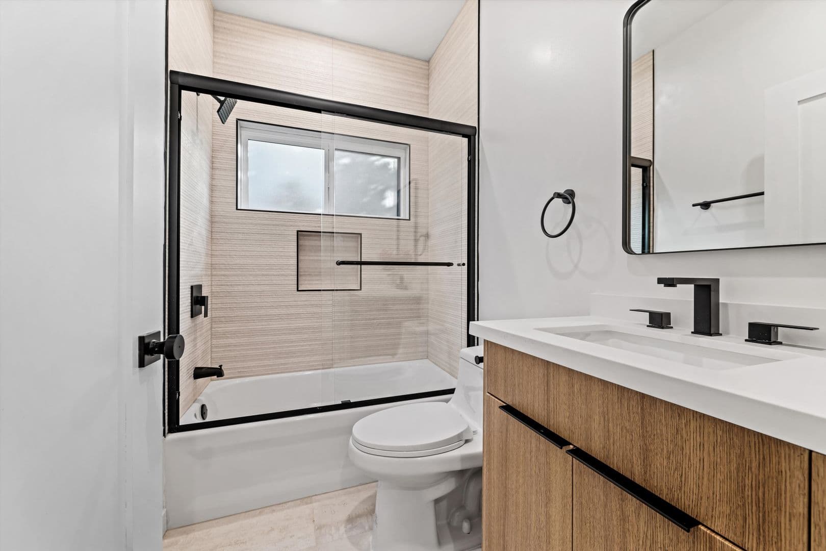 Los Angeles Apartment: 4654 Lomita St