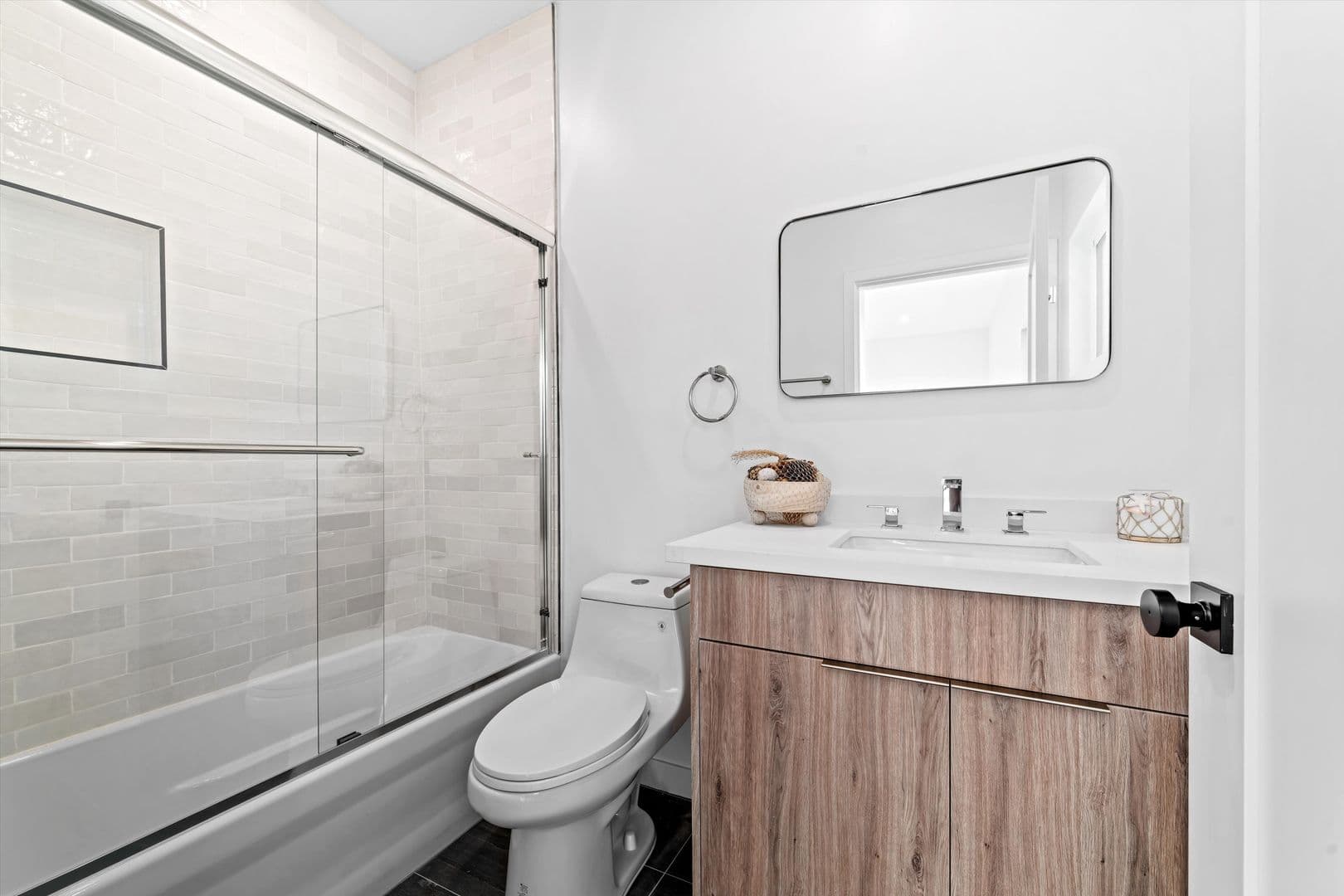 Los Angeles Apartment: 4654 Lomita St