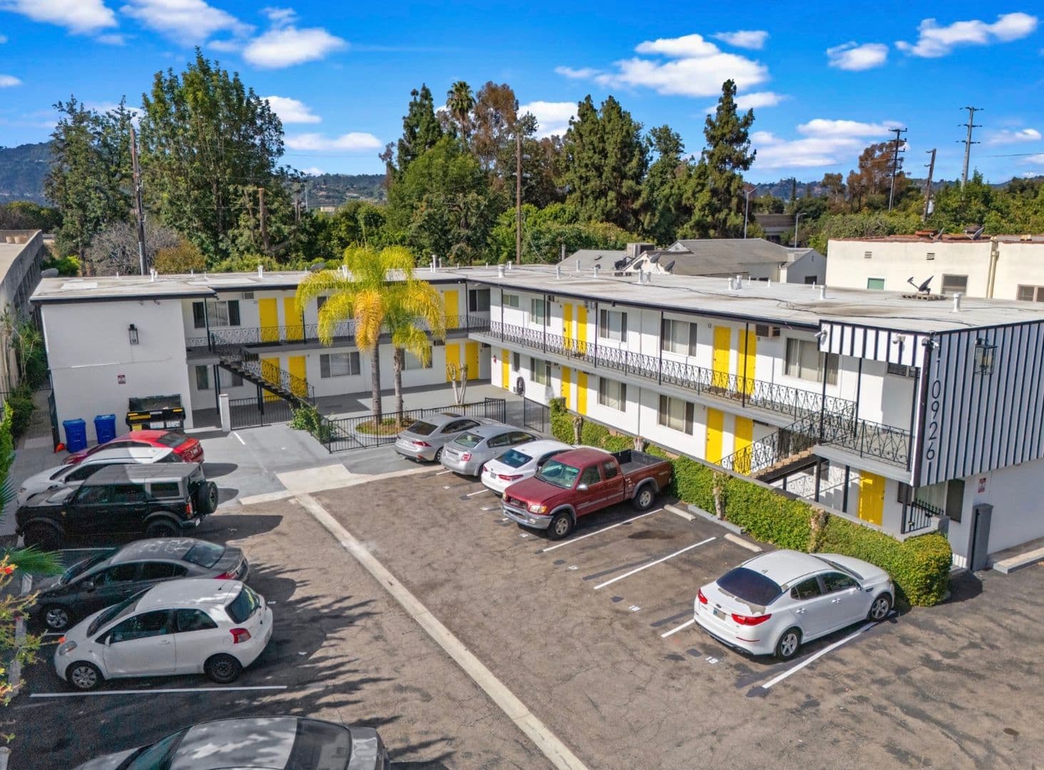 North Hollywood Apartment: 10926 Hortense St