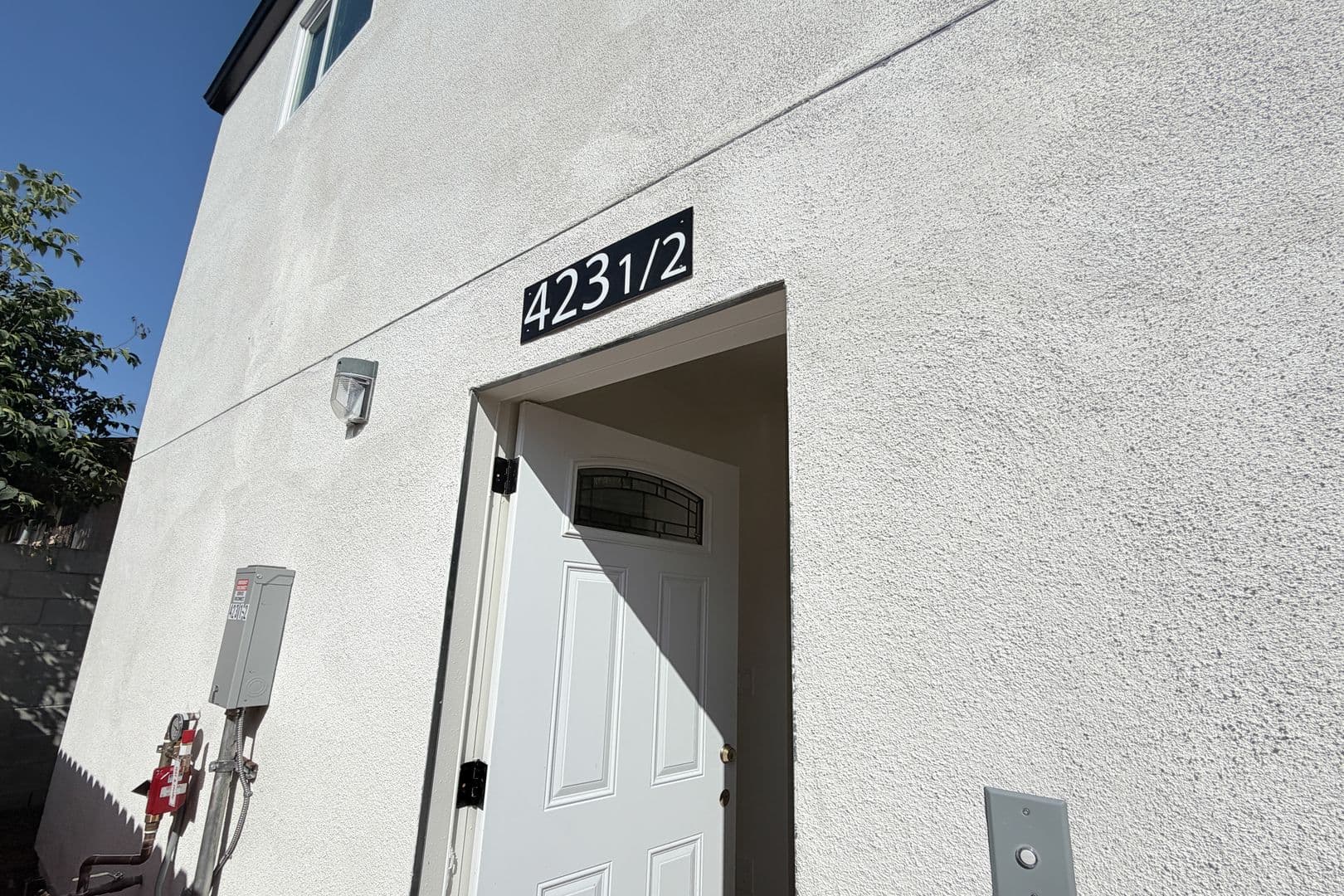 Los Angeles Apartment: 423 E 31st St