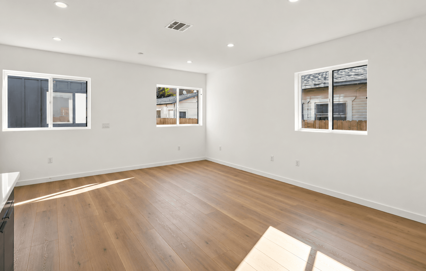 Los Angeles Apartment: 1731 S New Hampshire Ave