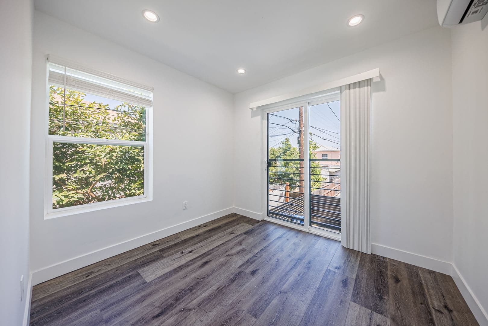 Los Angeles Apartment: 3015 Alsace Ave