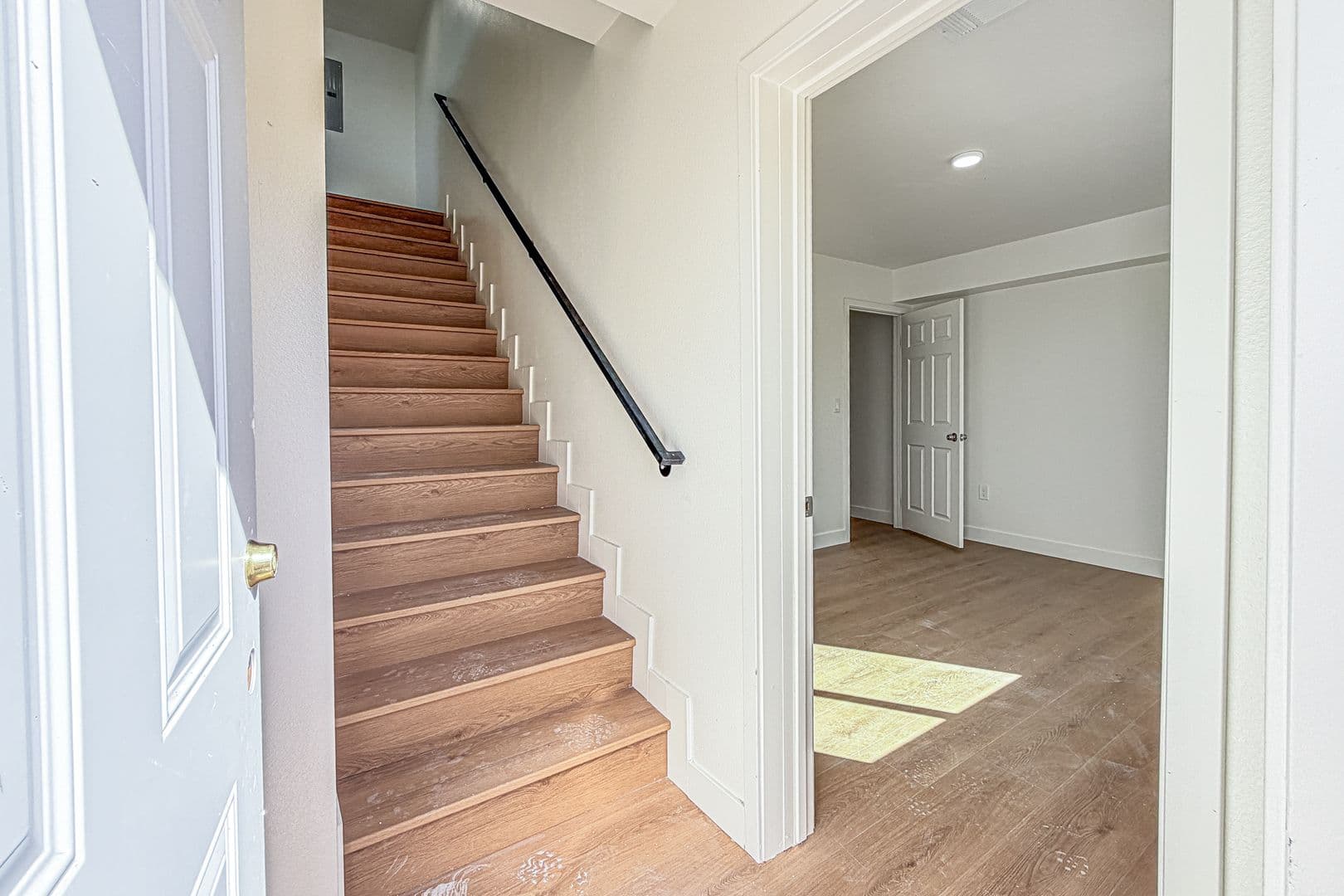 Los Angeles Apartment: 423 E 31st St