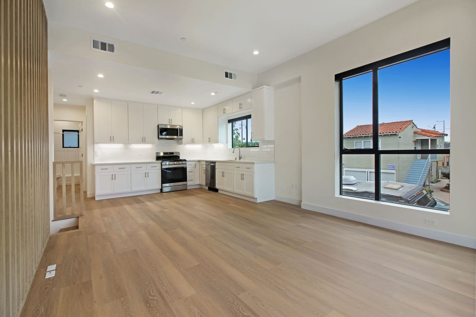 Los Angeles Apartment: 3460 Virginia Rd