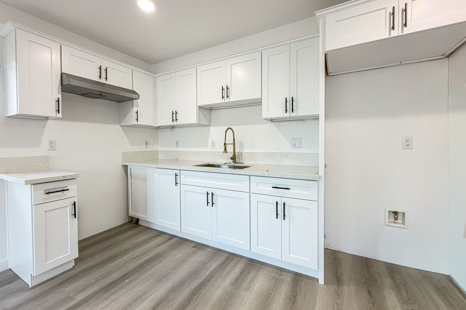 Los Angeles Apartment: 442 E 118th St