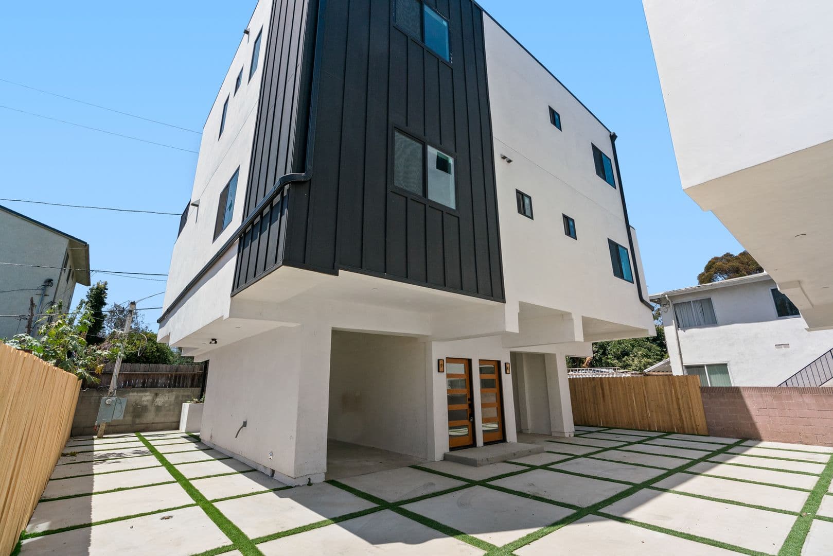 Los Angeles Townhome: 2637 S Garth Ave