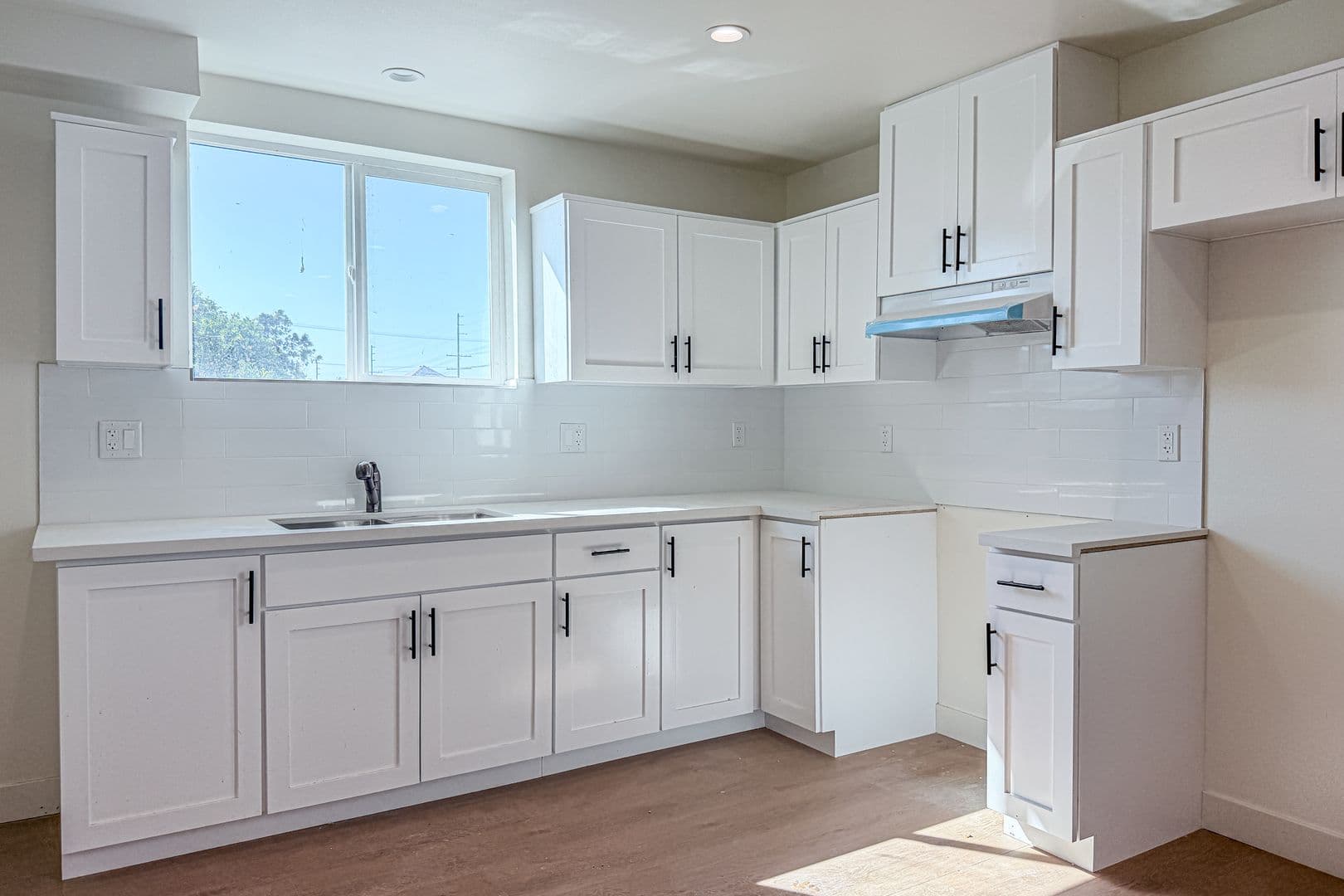 Los Angeles Apartment: 423 E 31st St