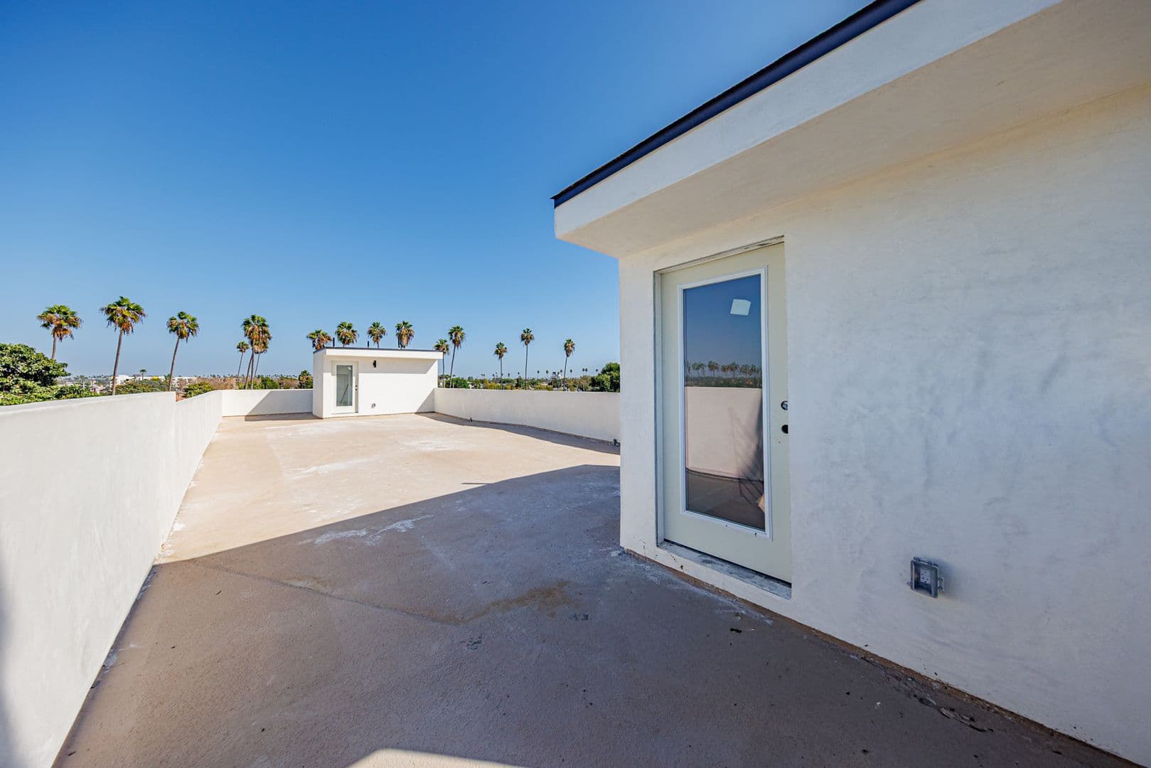Los Angeles Apartment: 3442 West Blvd