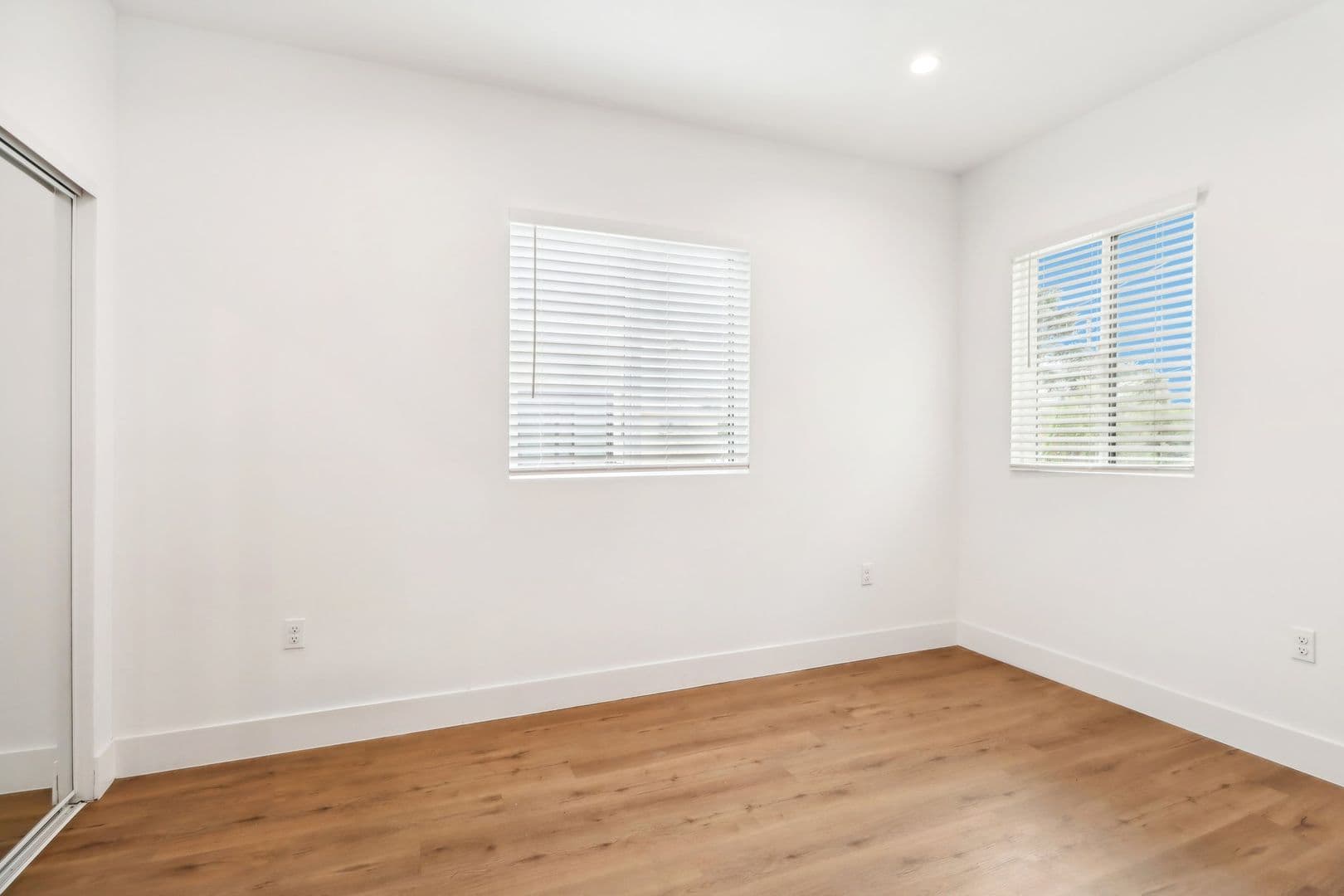 Los Angeles Apartment: 4512 St. Elmo Dr