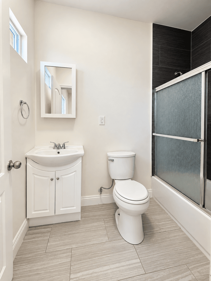 Los Angeles House: 783 E 47th St