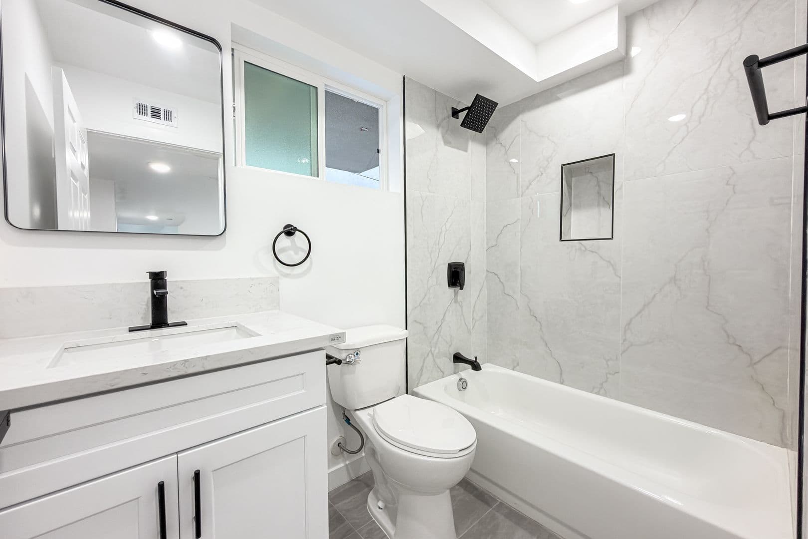 Los Angeles Apartment: 442 E 118th St