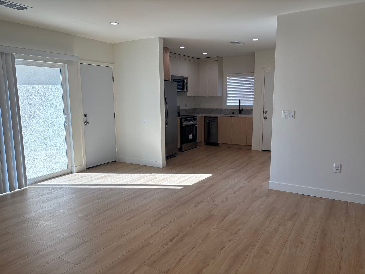 Sun Valley House: 11246 Lull Street