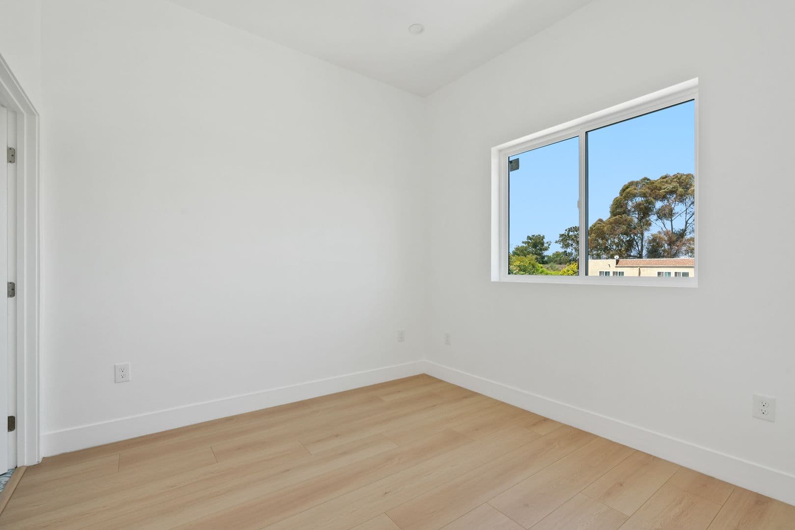 Los Angeles Townhome: 2637 S Garth Ave