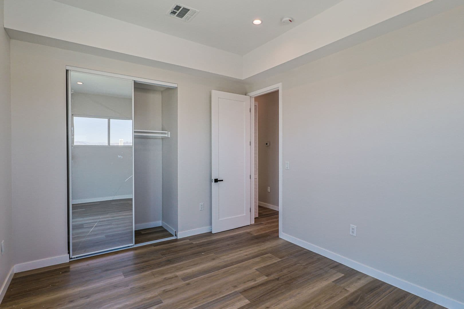 Los Angeles Apartment: 5517 Glennie Ln