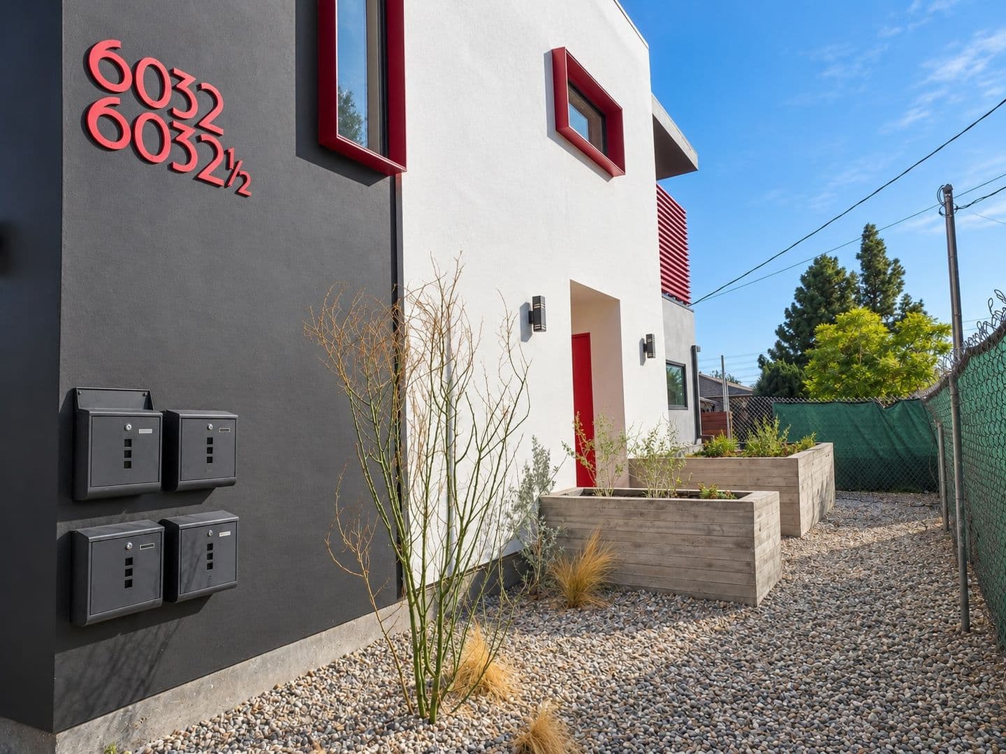 North Hollywood Apartment: 6034 Craner Ave