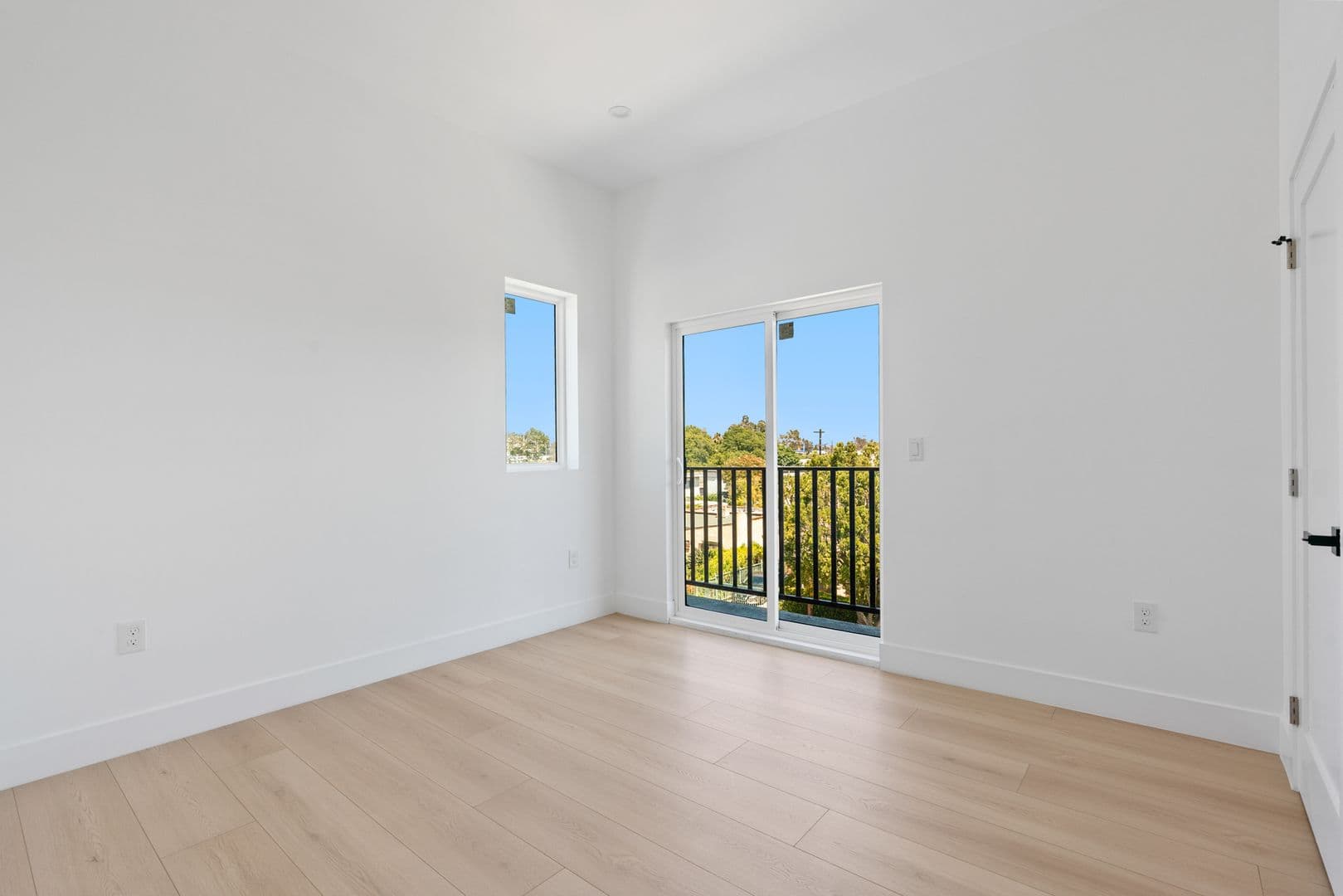Los Angeles Townhome: 2637 S Garth Ave