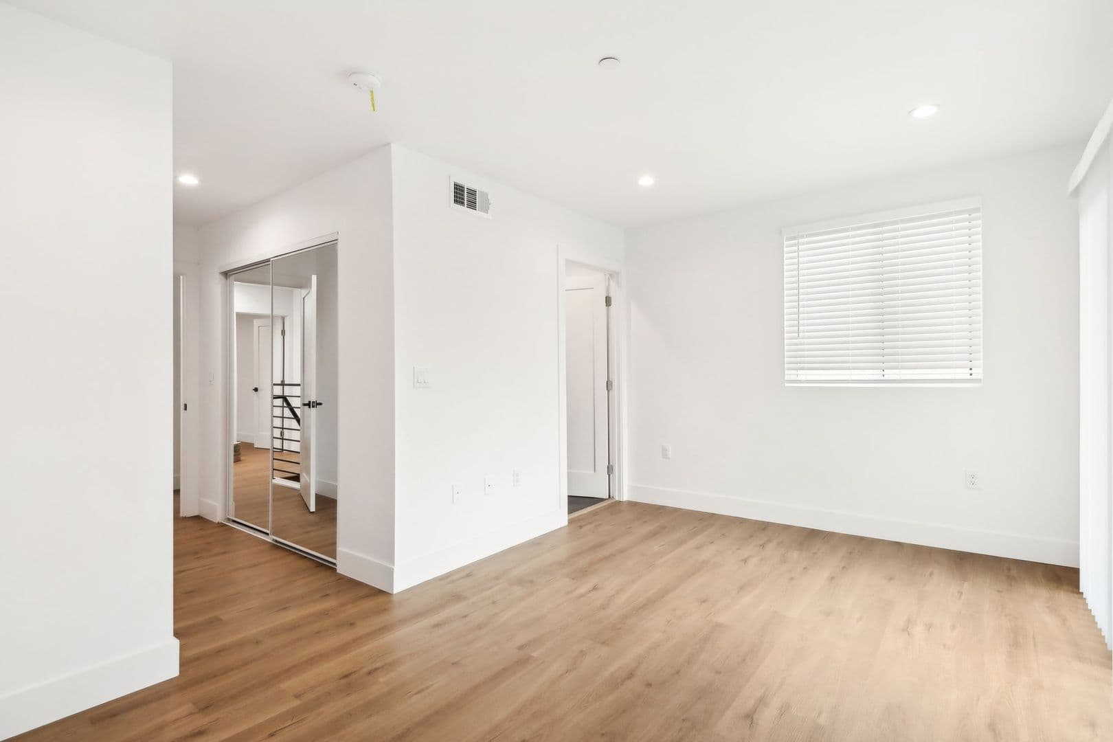 Los Angeles Apartment: 4512 St. Elmo Dr