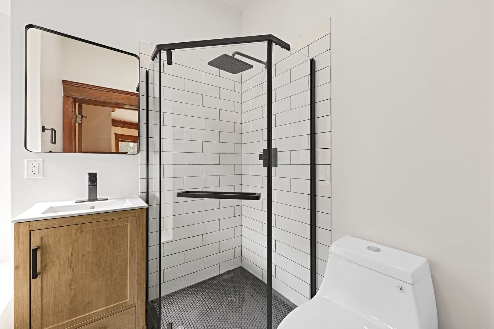 Los Angeles Apartment: 2703 Raymond Ave